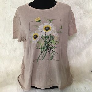 Fifth Sun Daisy washed tshirt, Size medium